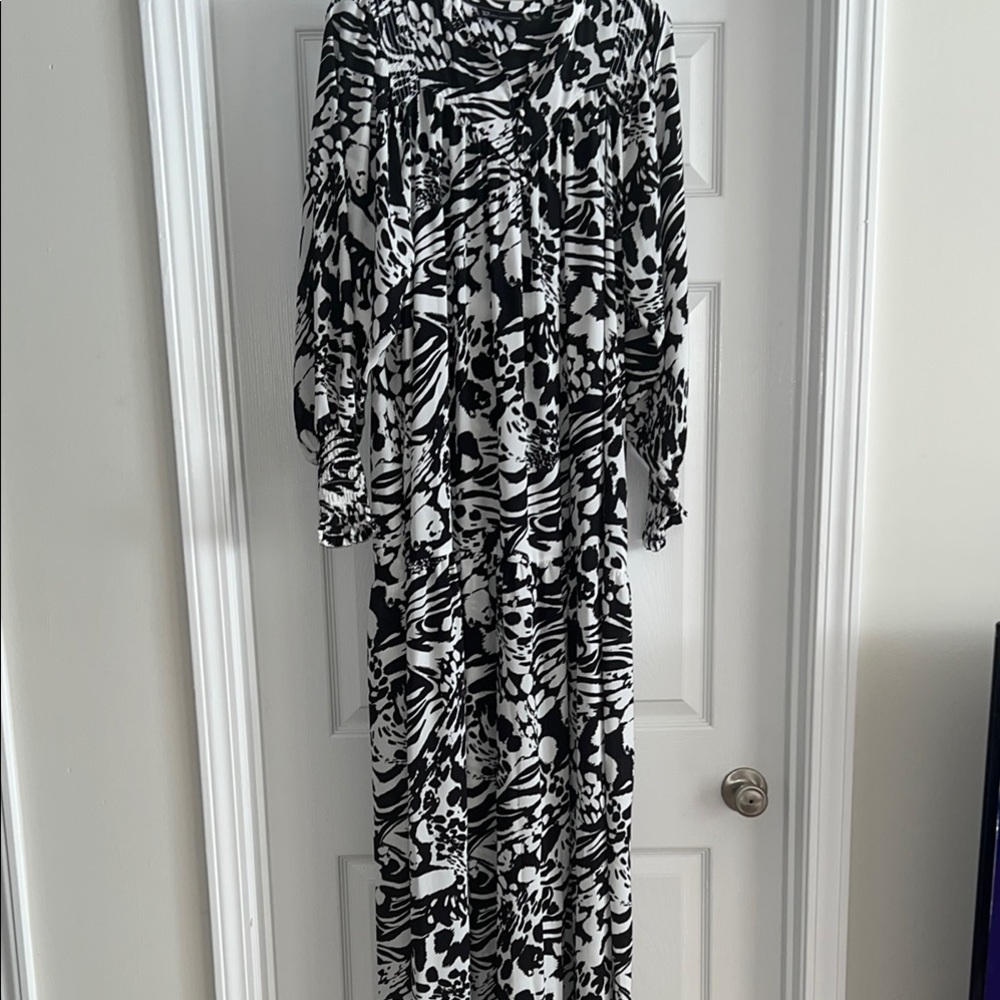 New York & Co. Black and White Patterned Women's Maxi Dress

E